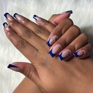 Elegant Blue and Silver Press-On Nails